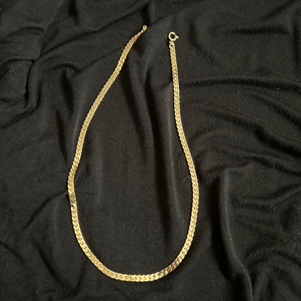 Gold plated costume jewelry necklace 16” Looks real !!